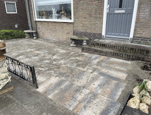 Van Stijn Werkzaamheden Machineverhuur - Tuinaanleg en Onderhoud Hoveniers plaats foto